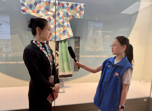 旗帜小记者走进清华大学艺术博物馆——探秘织绣与家具里的东方美学(图10)